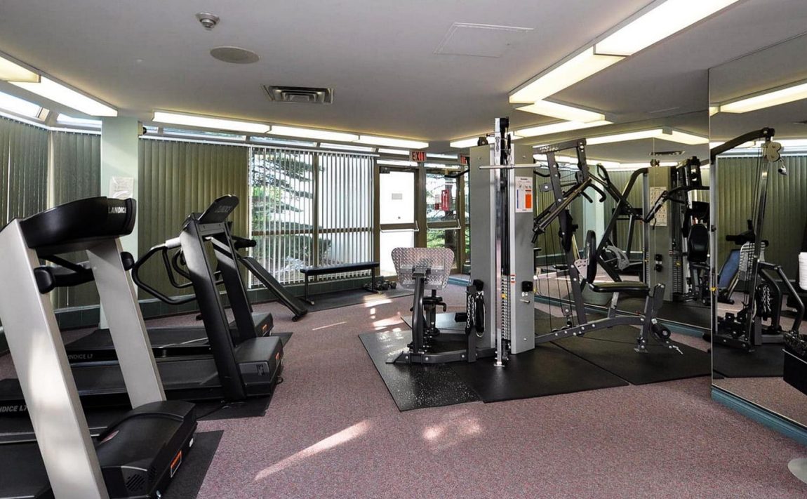 centre-i-condos-350-rathburn-rd-w-mississauga-cardio-gym