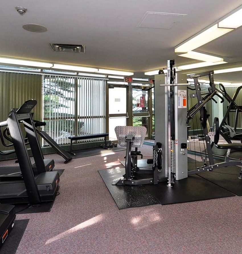 centre-i-condos-350-rathburn-rd-w-mississauga-cardio-gym