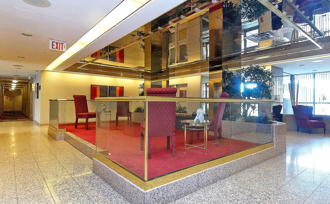 centre-i-condos-350-rathburn-rd-w-mississauga-concierge-lobby