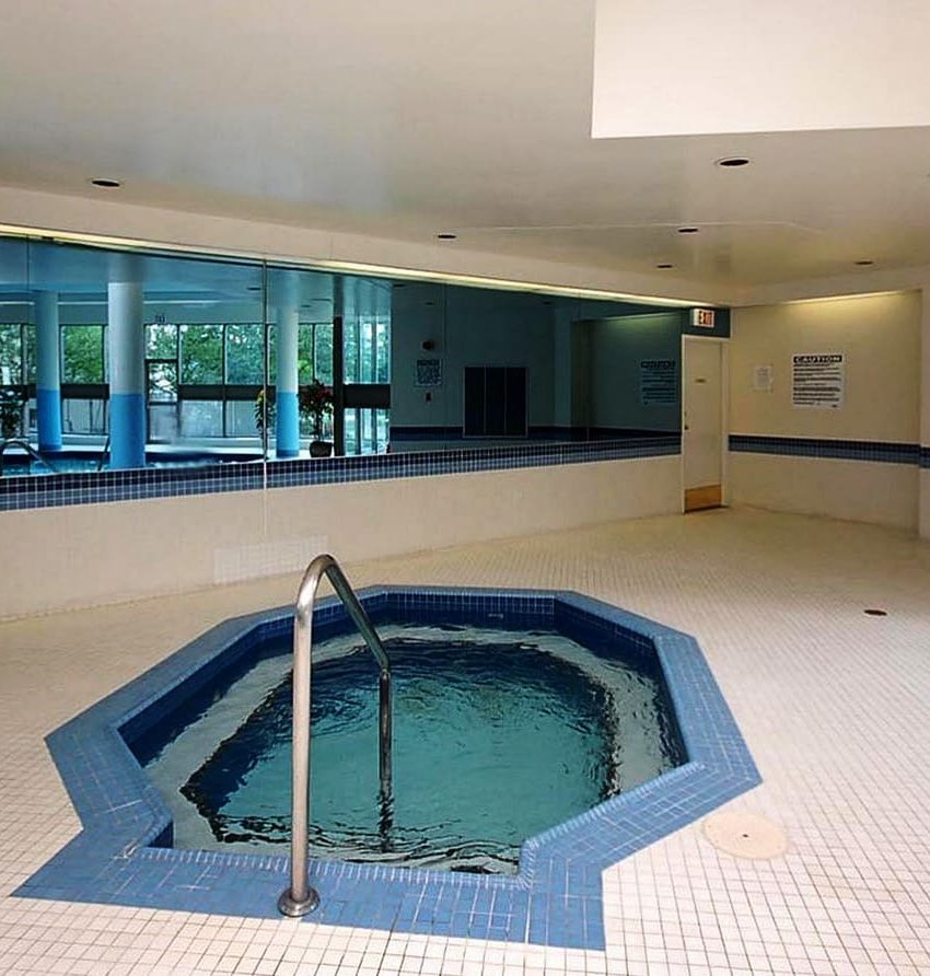 centre-i-condos-350-rathburn-rd-w-mississauga-indoor-hot-tub