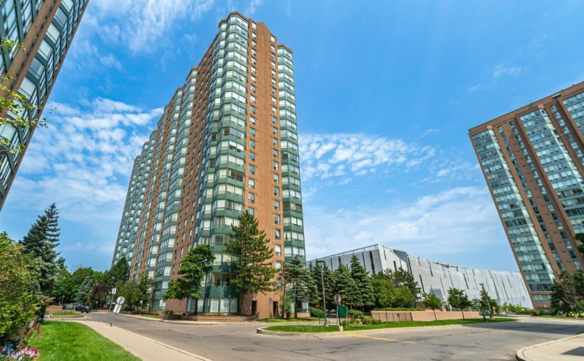 emerald-gate-135-hillcrest-ave-condos-mississauga-for-sale