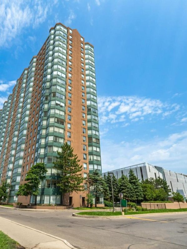 emerald-gate-135-hillcrest-ave-condos-mississauga-for-sale