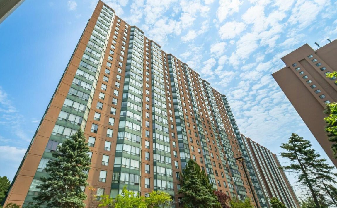 emerald-gate-135-hillcrest-ave-condos-mississauga-square-one