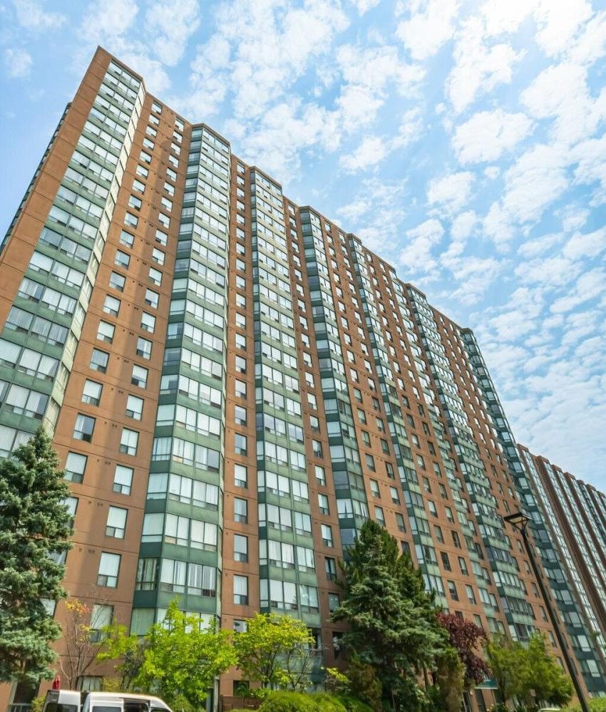 emerald-gate-135-hillcrest-ave-condos-mississauga-square-one