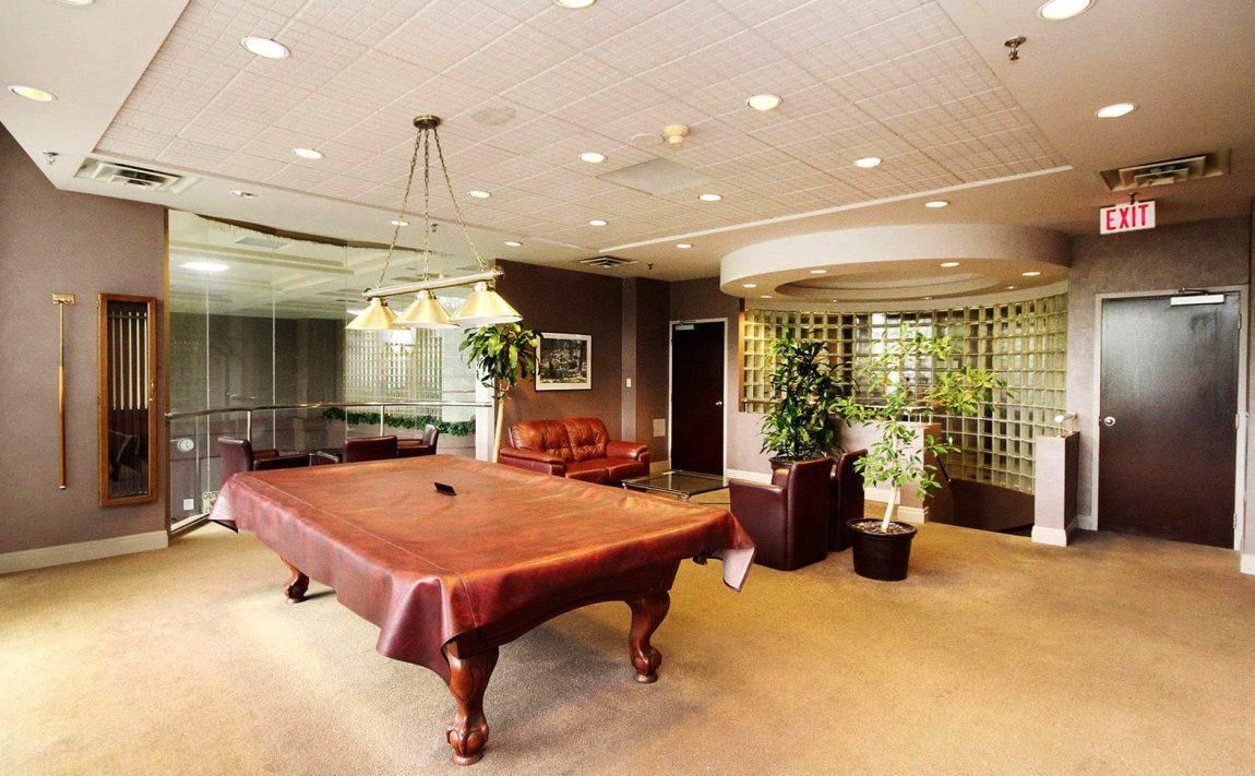 esprit-condo-50-eglinton-ave-w-mississauga-billiards-table