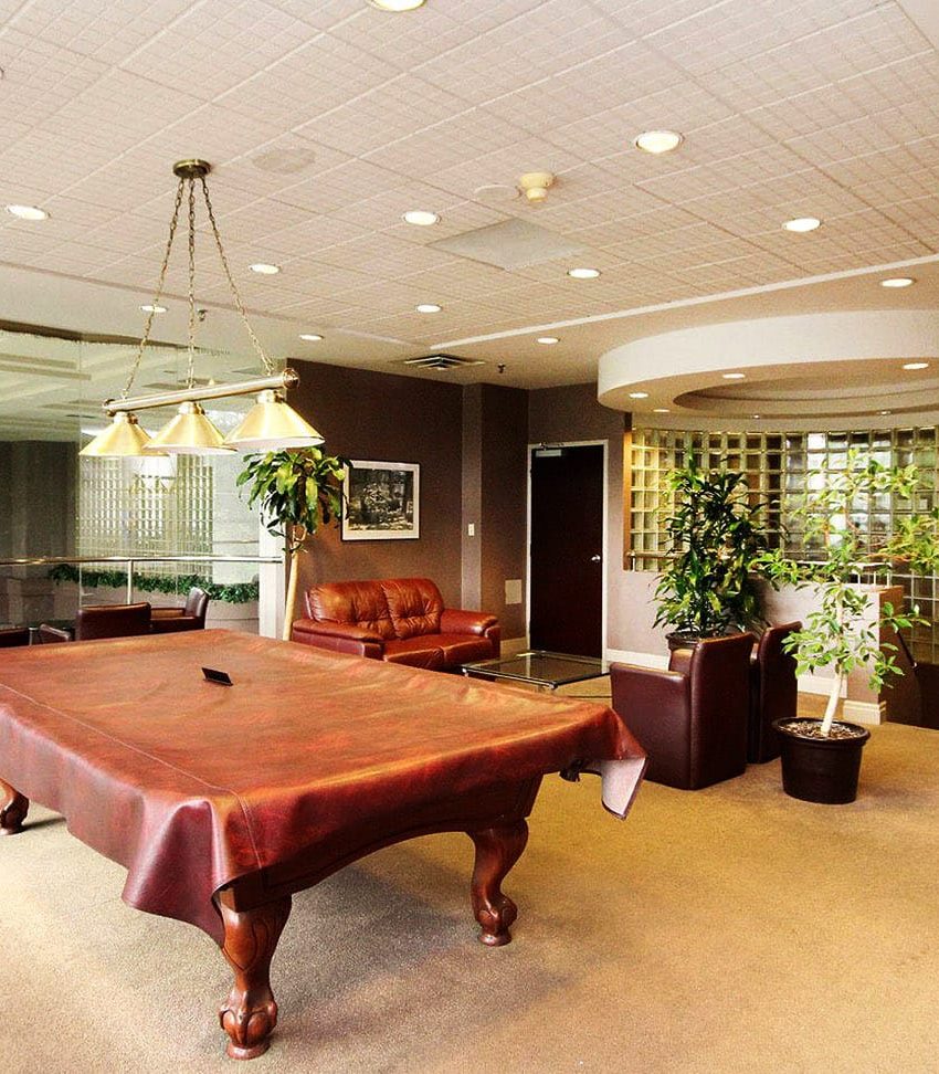 esprit-condo-50-eglinton-ave-w-mississauga-billiards-table