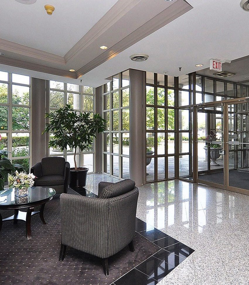 esprit-condo-50-eglinton-ave-w-mississauga-entry-lobby