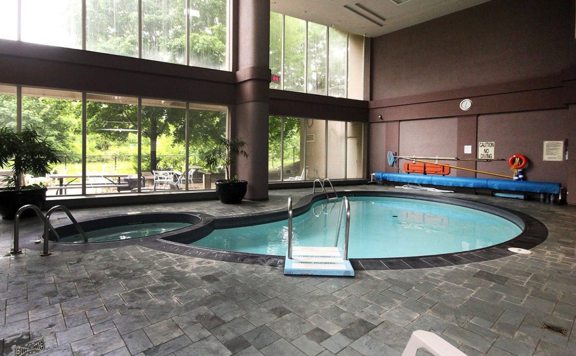 esprit-condo-50-eglinton-ave-w-mississauga-indoor-pool-hot-tub