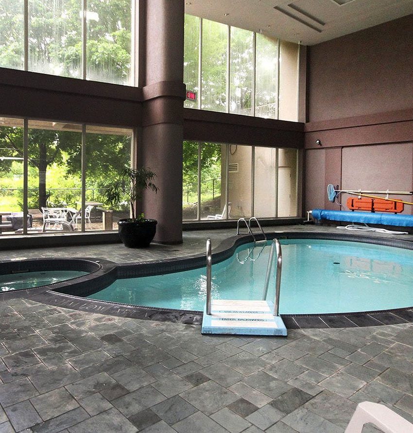 esprit-condo-50-eglinton-ave-w-mississauga-indoor-pool-hot-tub