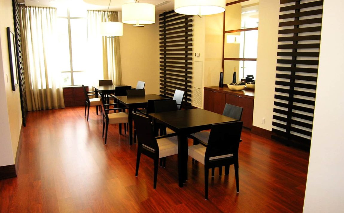 grand-ovation-condos-310-burnhamthorpe-rd-w-mississauga-dining-room