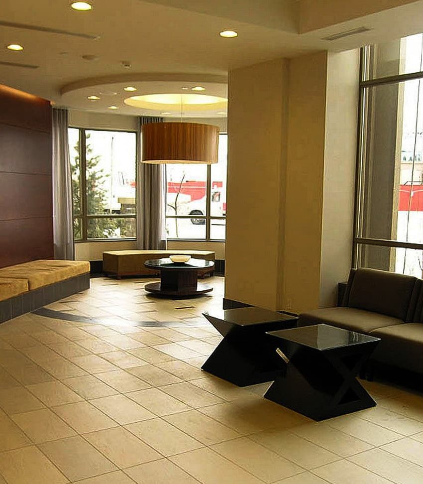 grand-ovation-condos-310-burnhamthorpe-rd-w-mississauga-front-lobby