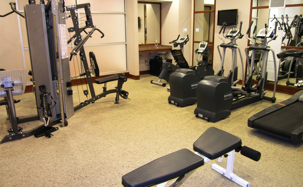 grand-ovation-condos-310-burnhamthorpe-rd-w-mississauga-gym-cardio