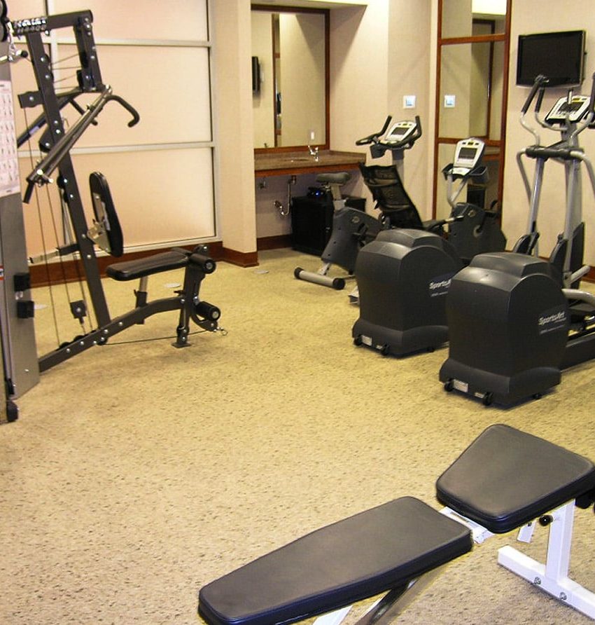 grand-ovation-condos-310-burnhamthorpe-rd-w-mississauga-gym-cardio