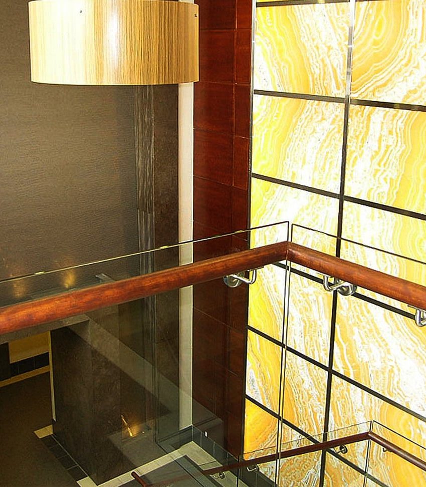 grand-ovation-condos-310-burnhamthorpe-rd-w-mississauga-lobby-decor