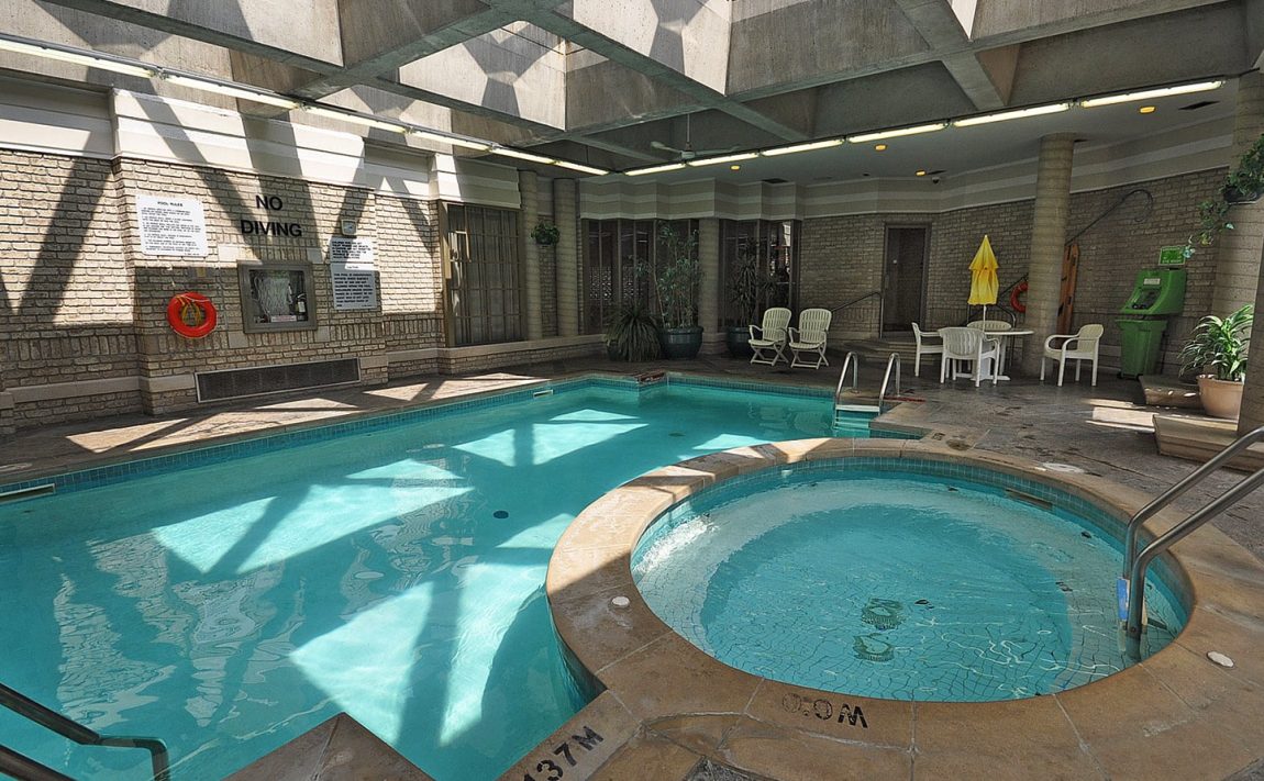 mansion-condos-55-kingsbridge-garden-circle-mississauga-indoor-pool