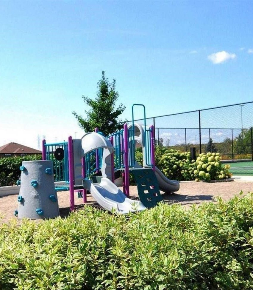 mirage-condos-339-rathburn-rd-w-childrens-playground