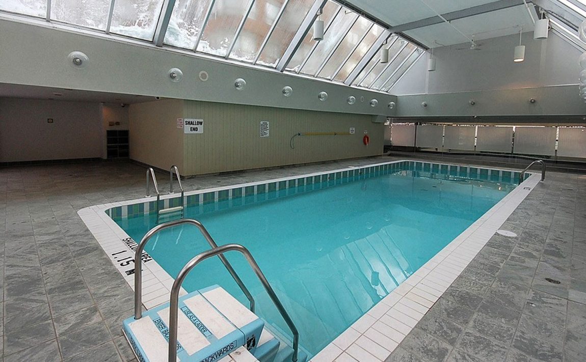 monarchy-condos-325-webb-dr-335-webb-dr-mississauga-indoor-pool