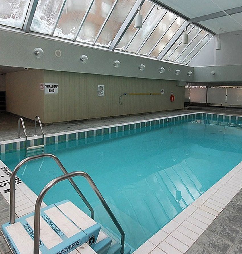 monarchy-condos-325-webb-dr-335-webb-dr-mississauga-indoor-pool