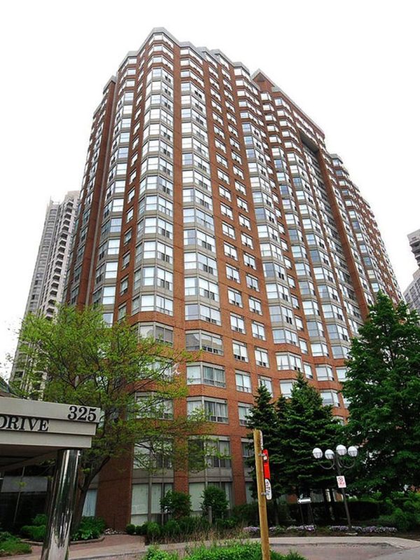 monarchy-condos-325-webb-dr-335-webb-dr-mississauga-square-one