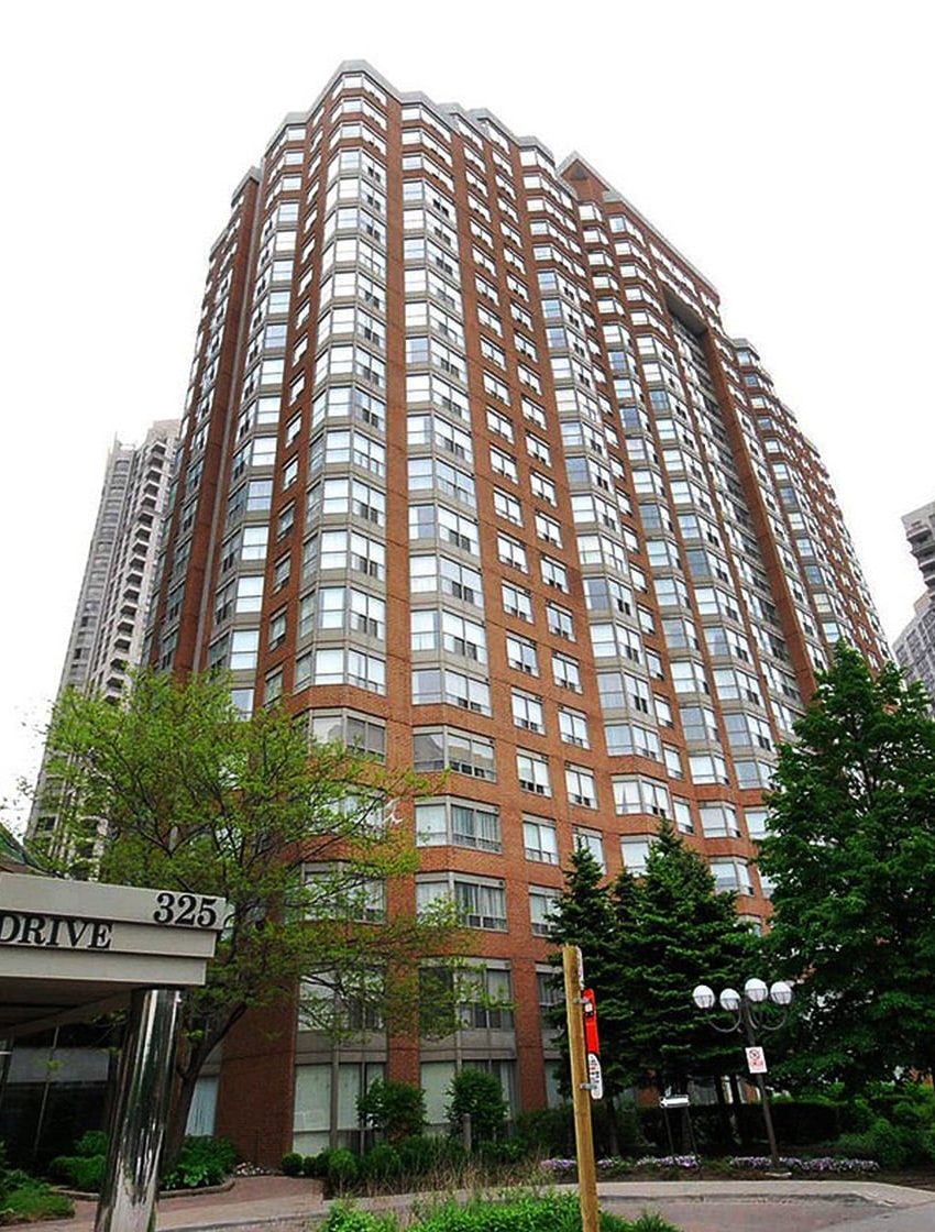 monarchy-condos-325-webb-dr-335-webb-dr-mississauga-square-one