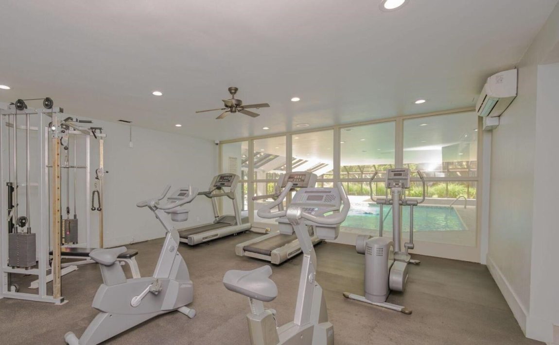 sherwood-towers-200-robert-speck-pkwy-mississauga-amenities-gym