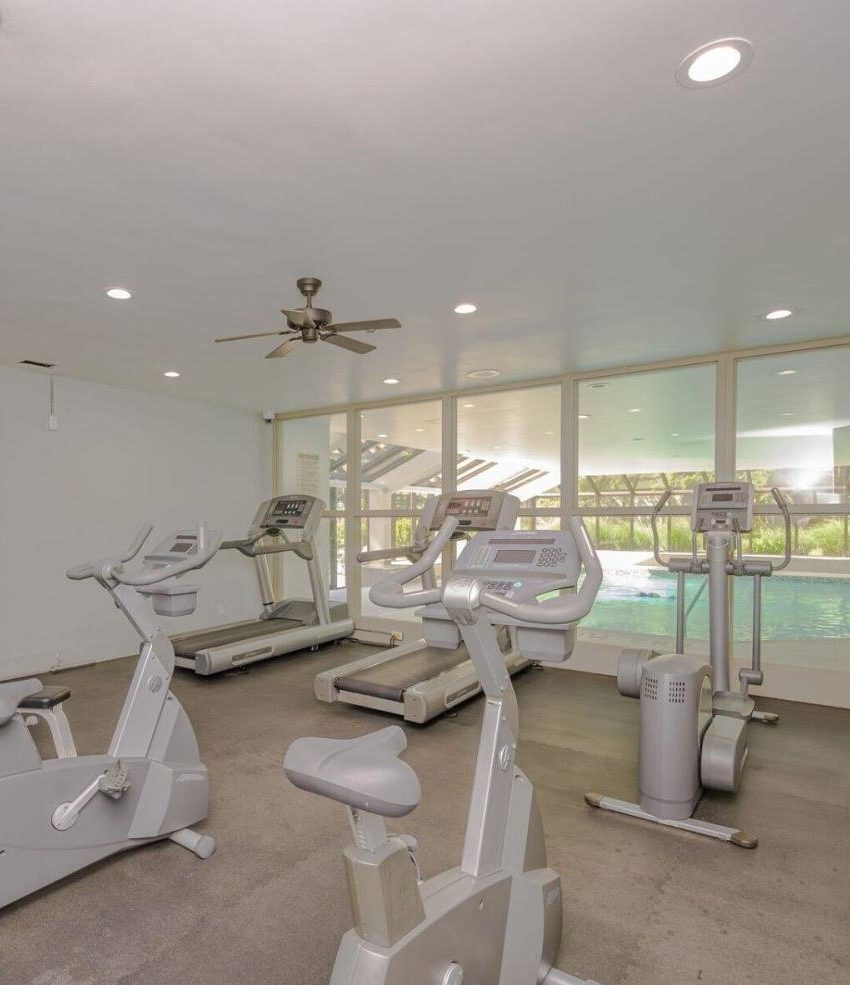 sherwood-towers-200-robert-speck-pkwy-mississauga-amenities-gym