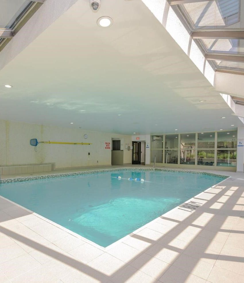 sherwood-towers-200-robert-speck-pkwy-mississauga-amenities-indoor-pool