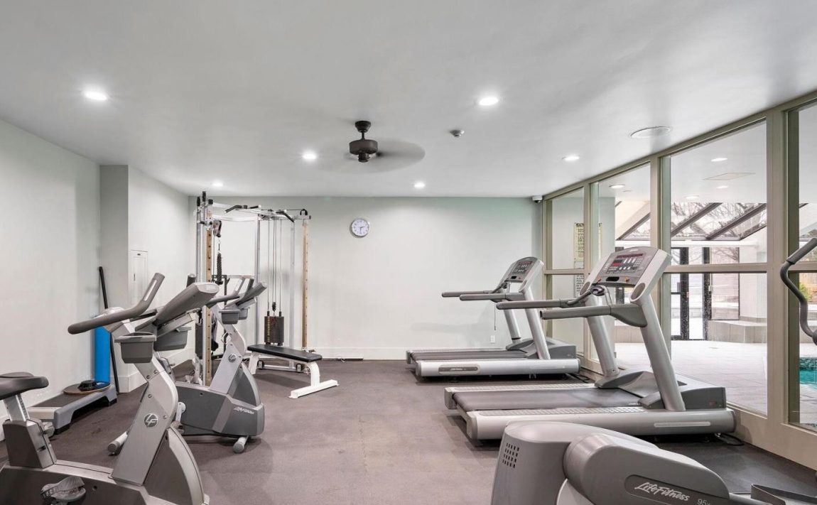 sherwood-towers-200-robert-speck-pkwy-mississauga-cardio-gym