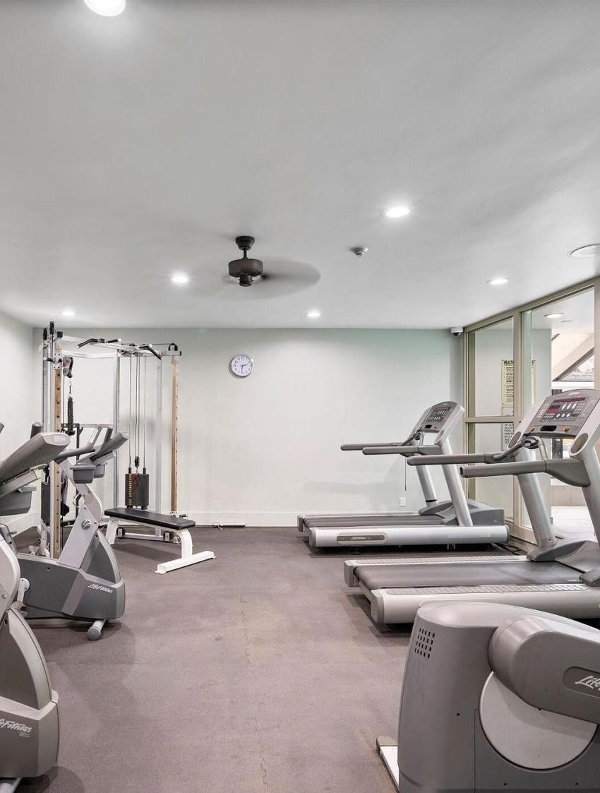 sherwood-towers-200-robert-speck-pkwy-mississauga-cardio-gym