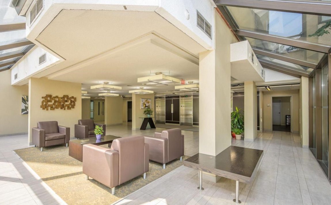 sherwood-towers-200-robert-speck-pkwy-mississauga-concierge-lobby