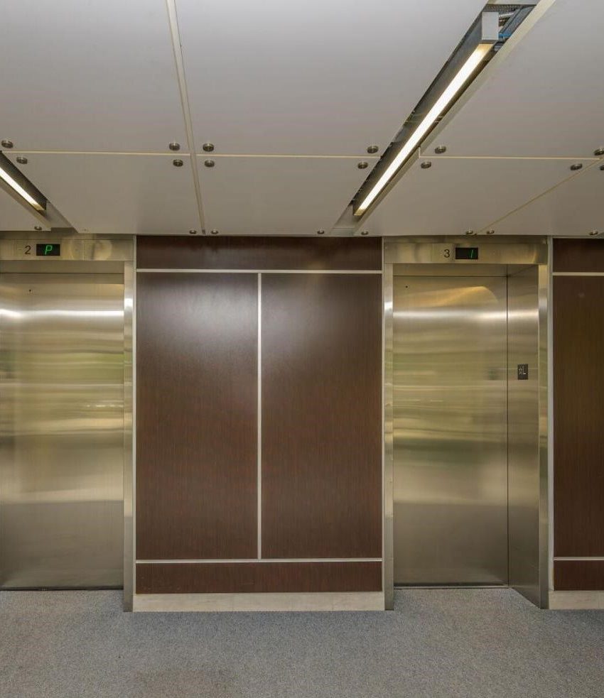 sherwood-towers-200-robert-speck-pkwy-mississauga-elevator-lobby