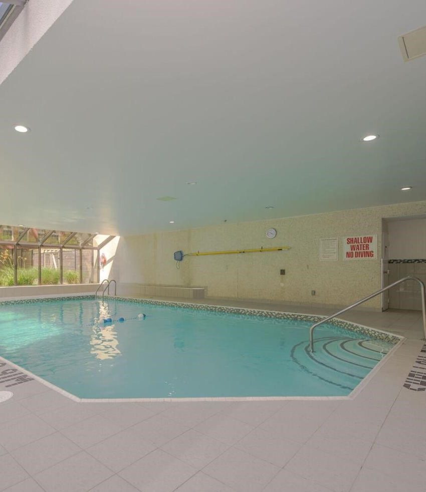 sherwood-towers-200-robert-speck-pkwy-mississauga-indoor-pool