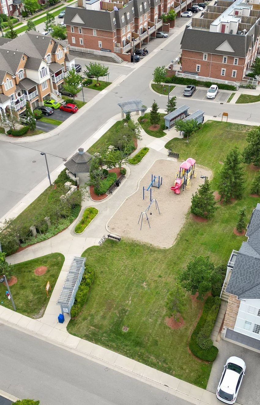 shoreline-dr-townhomes-mississauga-amenities-elmcreek-drive