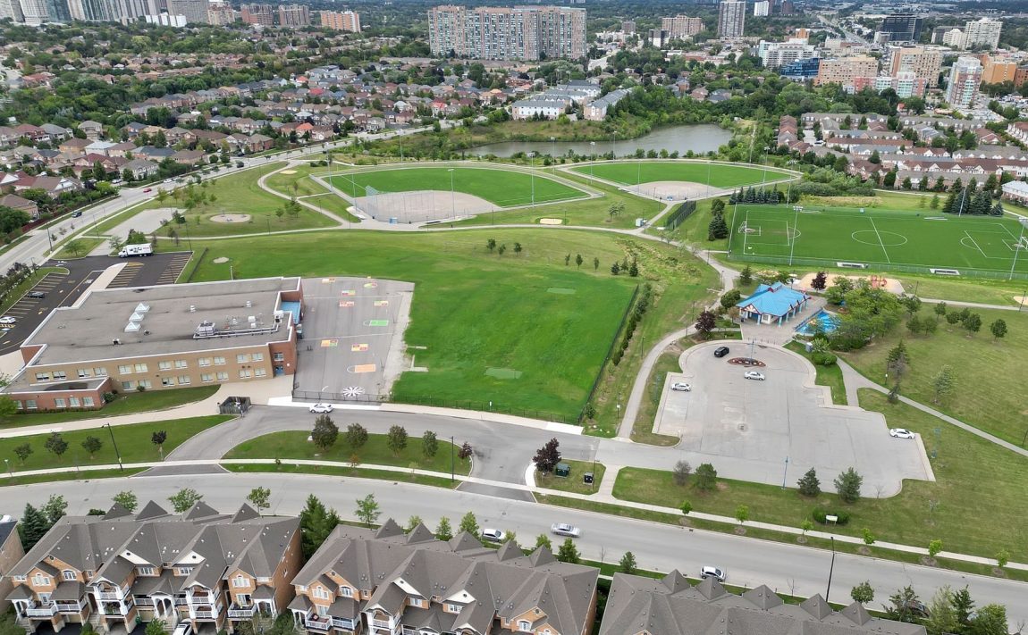 shoreline-drive-townhomes-mississauga-elmcreek-dr