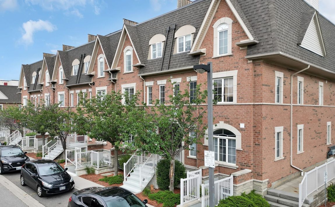 shoreline-drive-townhomes-mississauga-for-sale