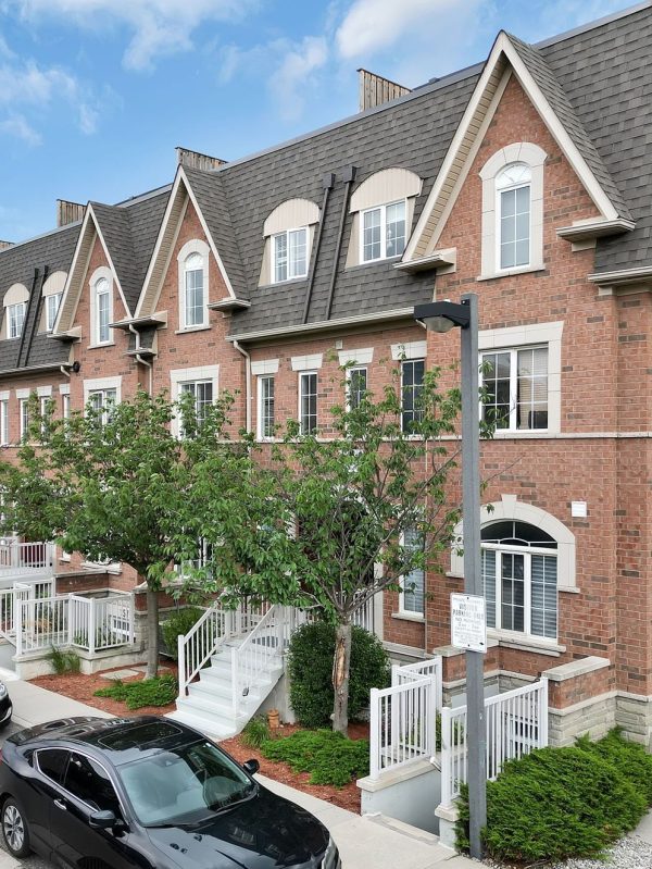 shoreline-drive-townhomes-mississauga-for-sale