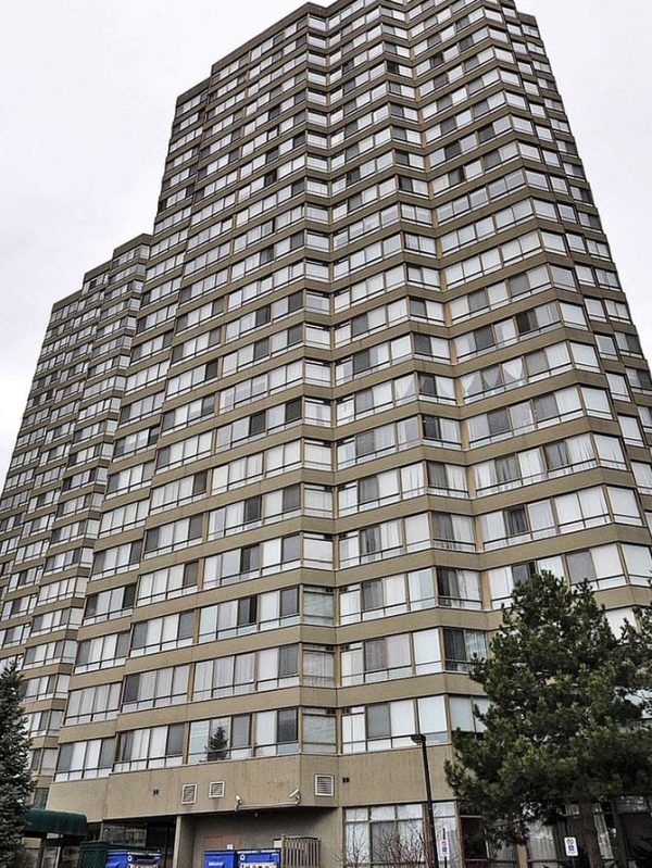 the-towne-condo-3605-kariya-dr-mississauga-square-one-condos