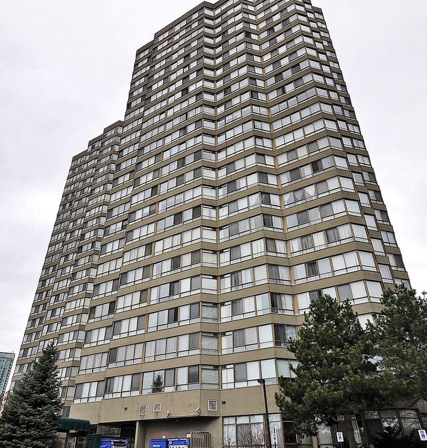 the-towne-condo-3605-kariya-dr-mississauga-square-one-condos