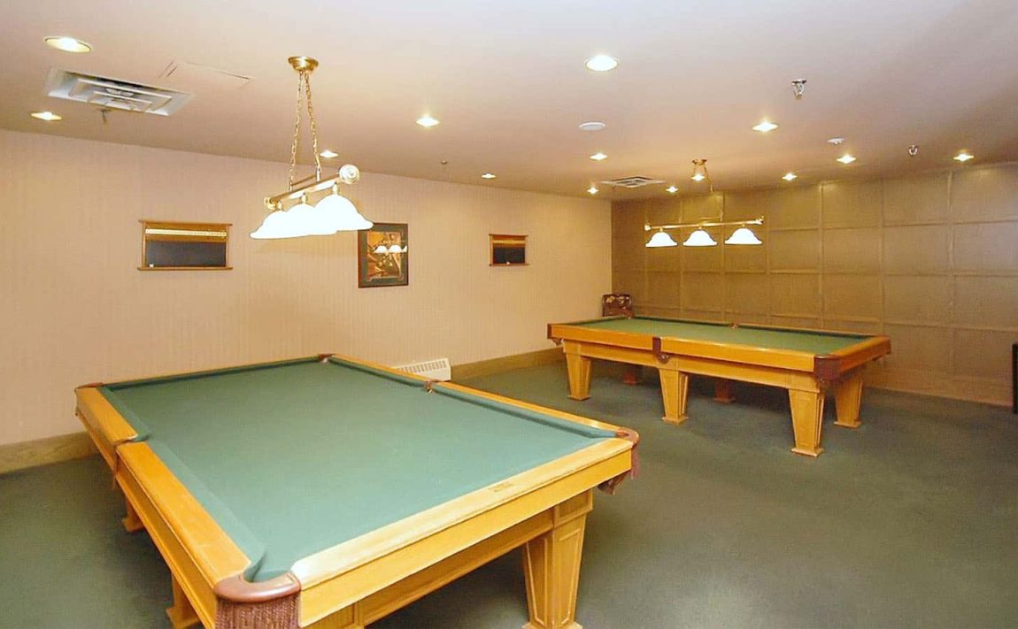 the-towne-condo-3605-kariya-dr-mississauga-square-one-condos-billiards-room