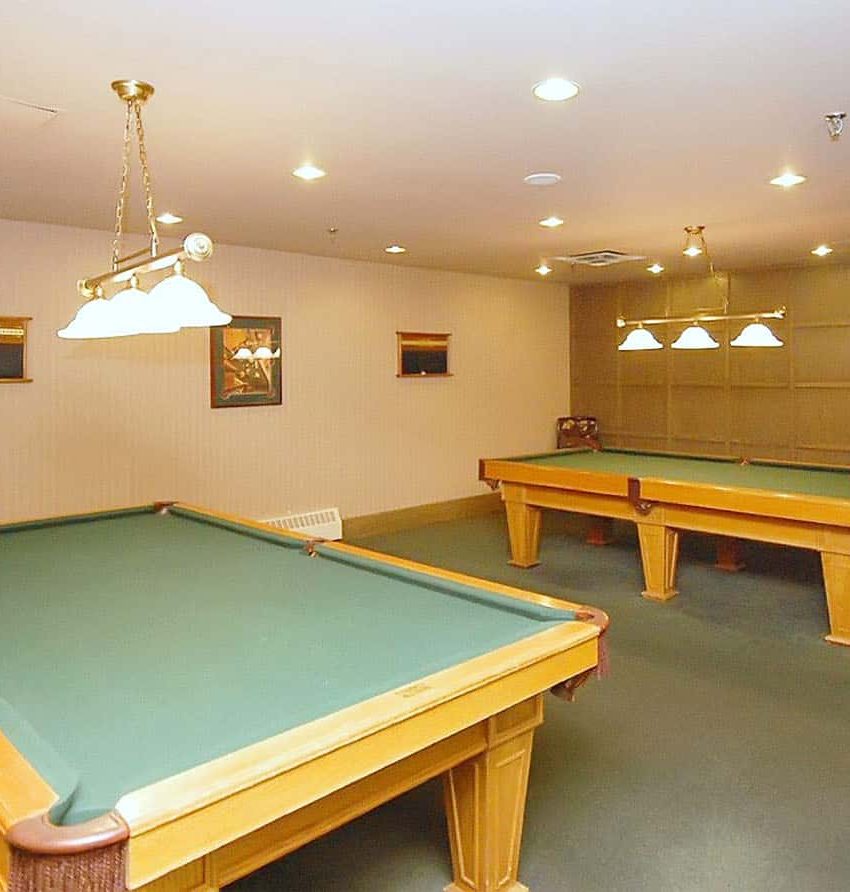 the-towne-condo-3605-kariya-dr-mississauga-square-one-condos-billiards-room