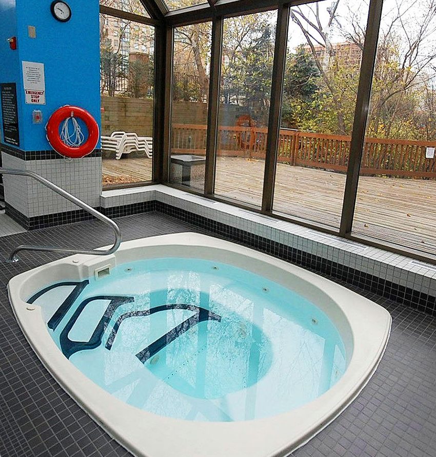 the-towne-condo-3605-kariya-dr-mississauga-square-one-condos-indoor-hot-tub