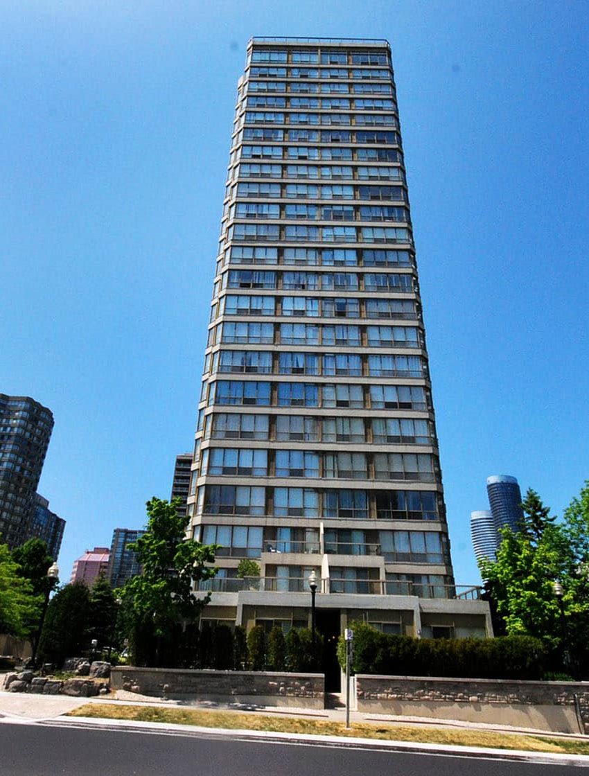 the-towne-condos-3605-kariya-dr-55-eml-dr-w-square-one-condos-mississauga