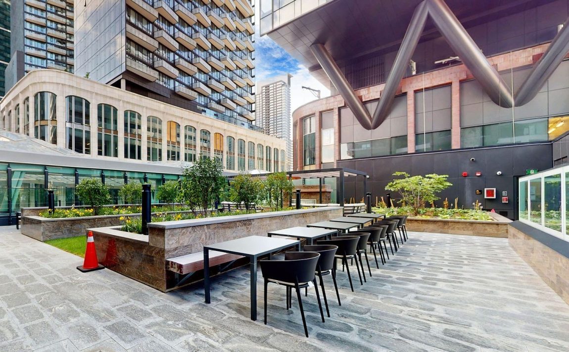 the-well-signature-condos-455-wellington-st-w-toronto-amenities-outdoor-terrace