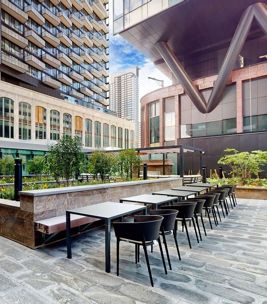 the-well-signature-condos-455-wellington-st-w-toronto-amenities-outdoor-terrace