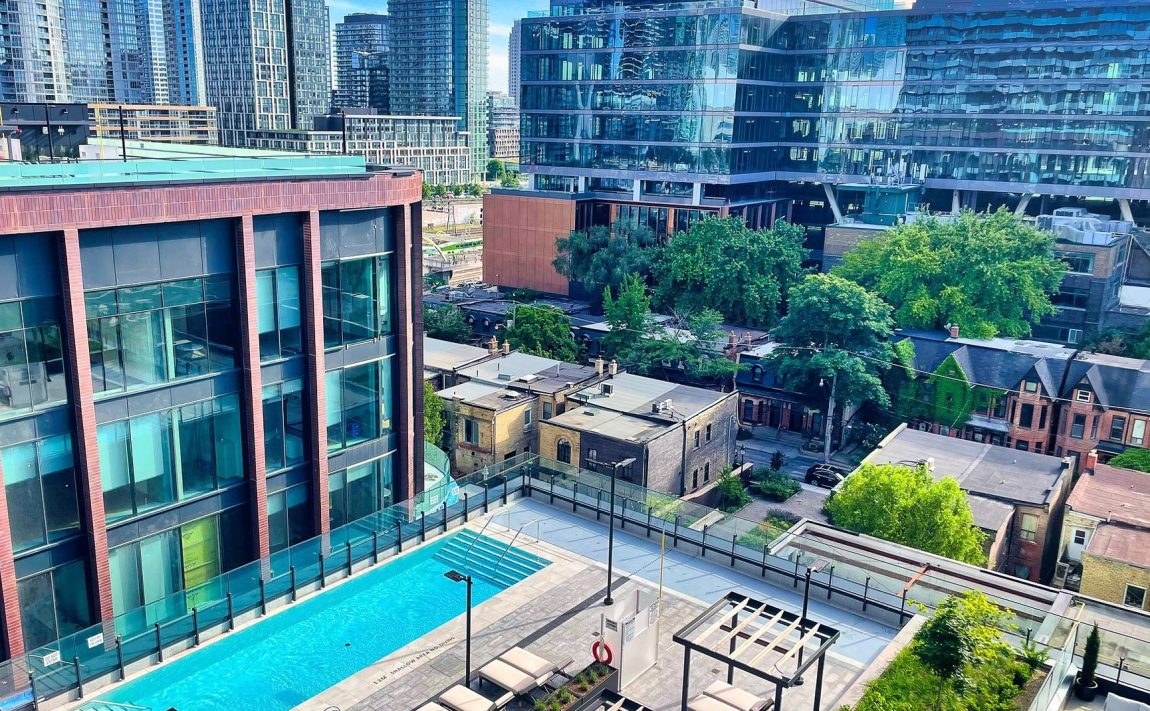 the-well-signature-condos-455-wellington-st-w-toronto-outdoor-pool