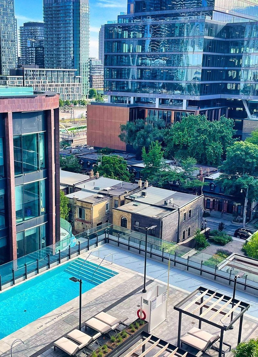 the-well-signature-condos-455-wellington-st-w-toronto-outdoor-pool