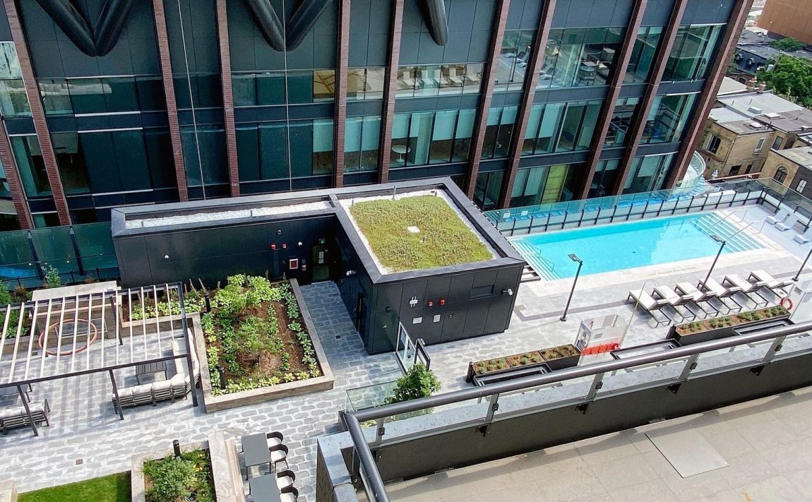 the-well-signature-condos-455-wellington-st-w-toronto-outdoor-terrace