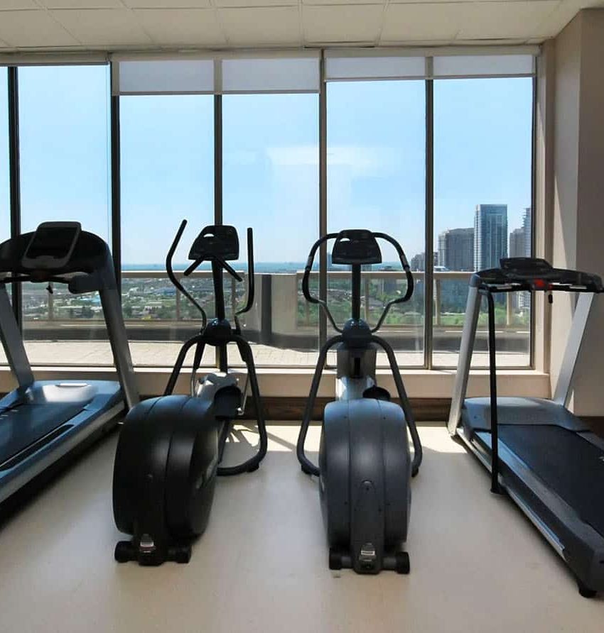 towne-two-condo-55-elm-dr-w-mississauga-square-one-condos-rooftop-gym-cardio-fitness