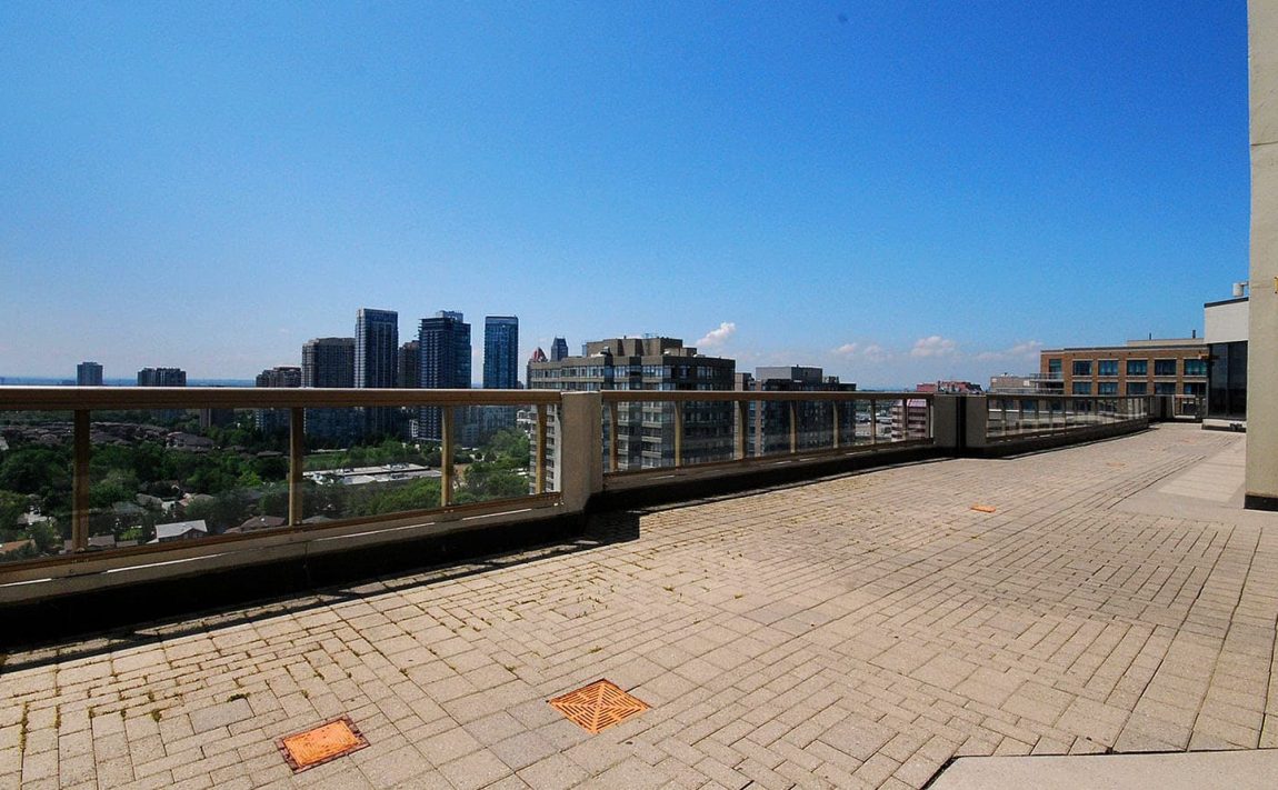 towne-two-condo-55-elm-dr-w-mississauga-square-one-condos-rooftop-party-room-lounge-outdoor-terrace