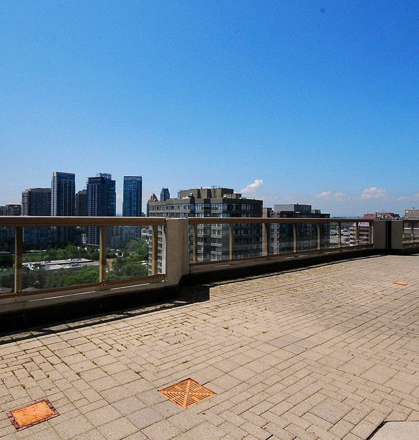 towne-two-condo-55-elm-dr-w-mississauga-square-one-condos-rooftop-party-room-lounge-outdoor-terrace